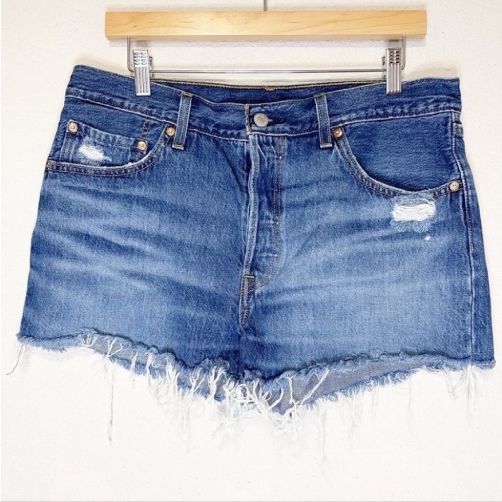 Levi’s 501 Denim Cut Off Jean Shorts Size 32 Raw Hem Distressed NWOT Non-Stretch